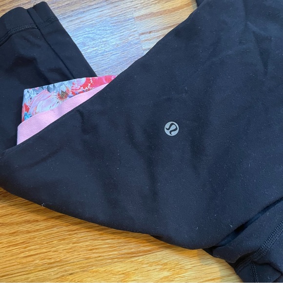 Lululemon black yoga pants with pink waistband size 4 - Picture 5 of 5